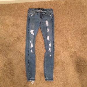 Size 3 Hollister skinny jeans w26
